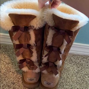 UGG Bailey Bow Tall sz 9